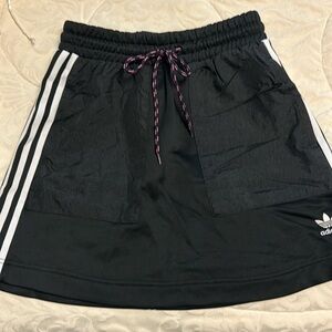 Adidas skirt, size small.